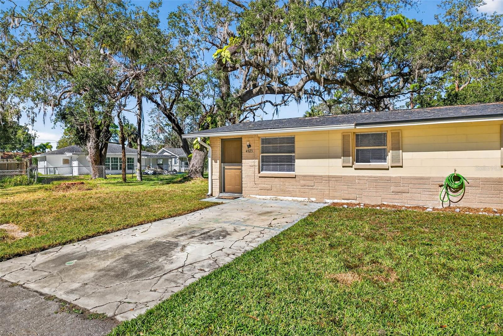 Image 4 of 33 For 4925 Ladyfish Court