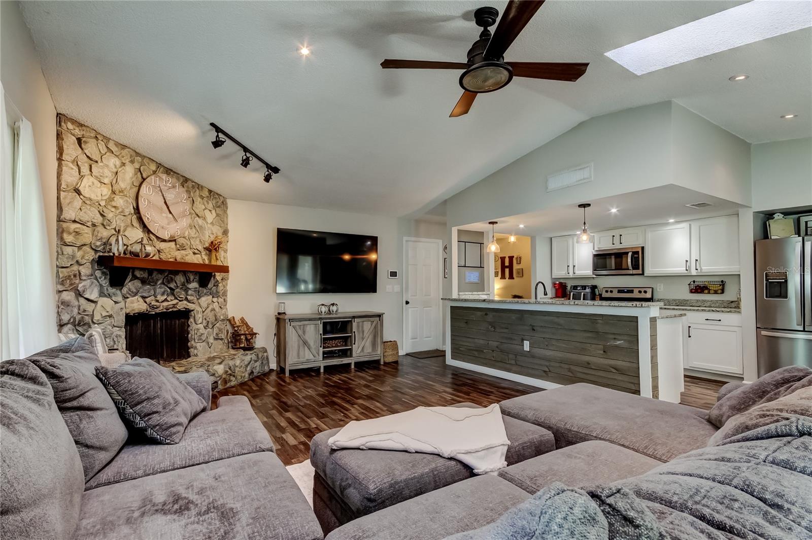 Listing photo id 10 for 10608 Oakhaven Drive