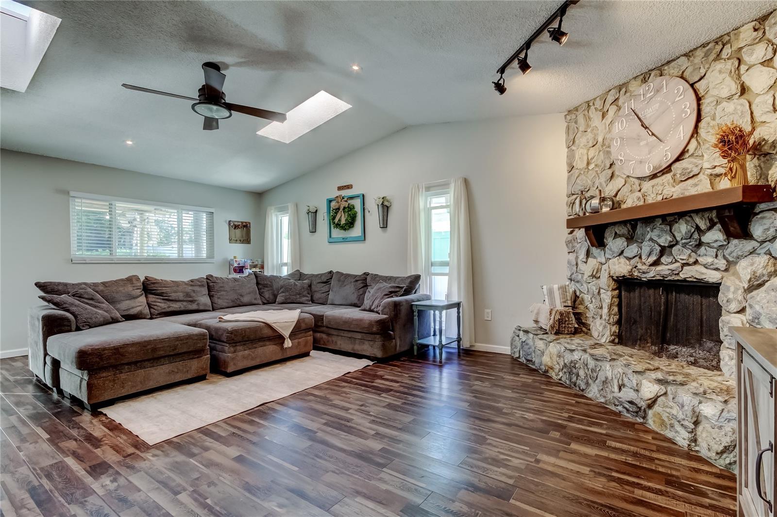 Listing photo id 11 for 10608 Oakhaven Drive