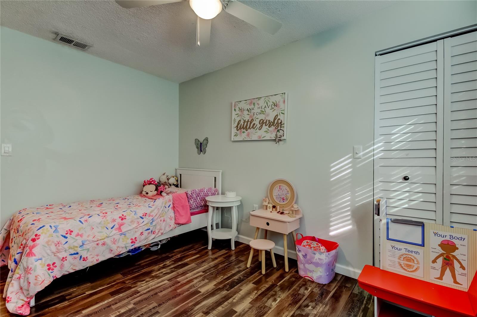 Listing photo id 15 for 10608 Oakhaven Drive