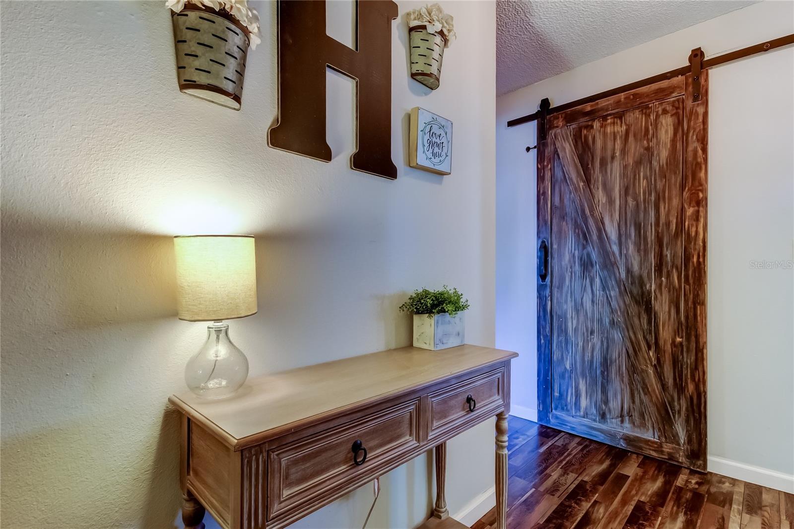 Listing photo id 0 for 10608 Oakhaven Drive