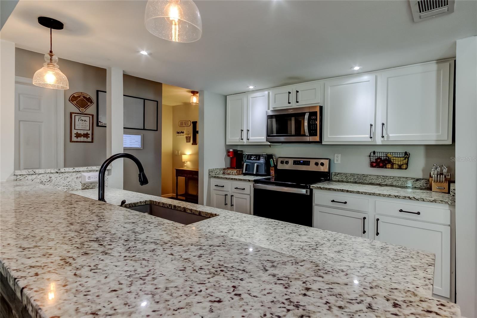 Listing photo id 6 for 10608 Oakhaven Drive