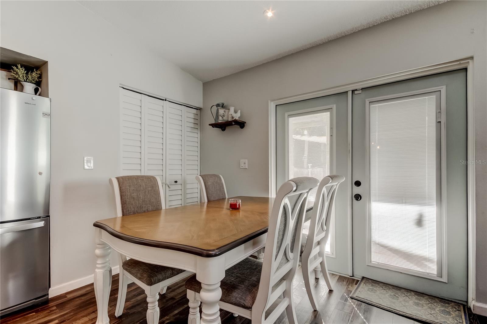 Listing photo id 7 for 10608 Oakhaven Drive