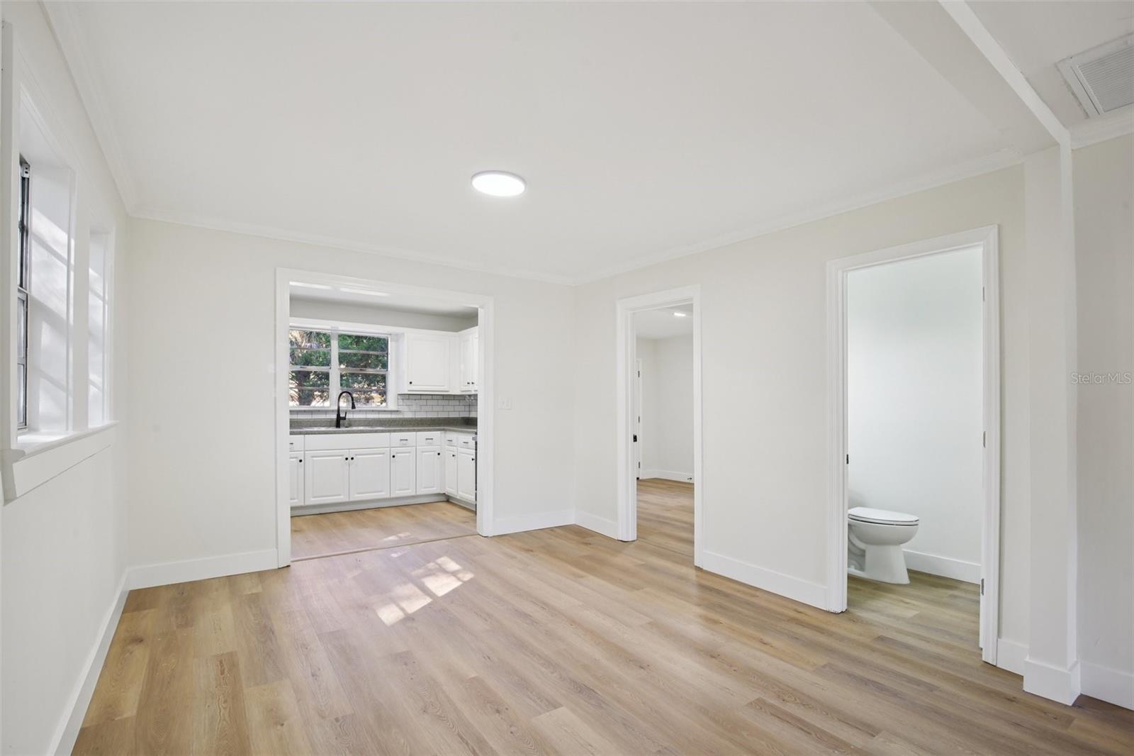 Listing photo id 8 for 5808 17th Street