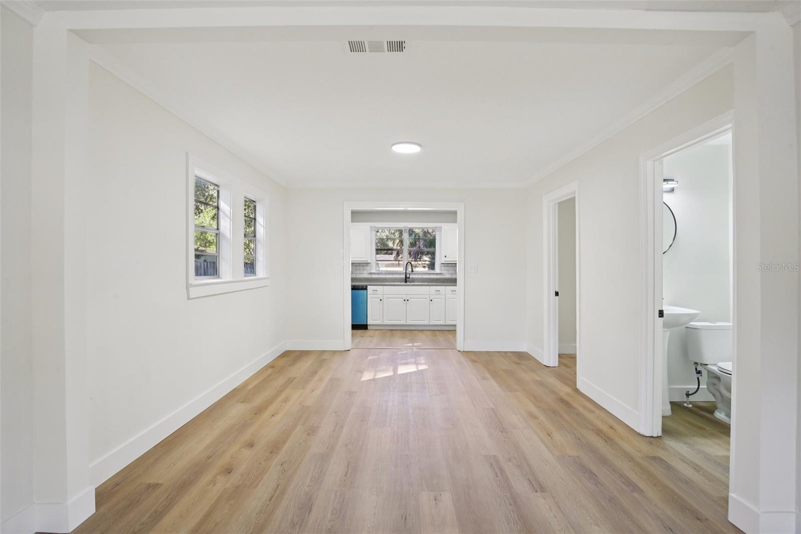 Listing photo id 9 for 5808 17th Street