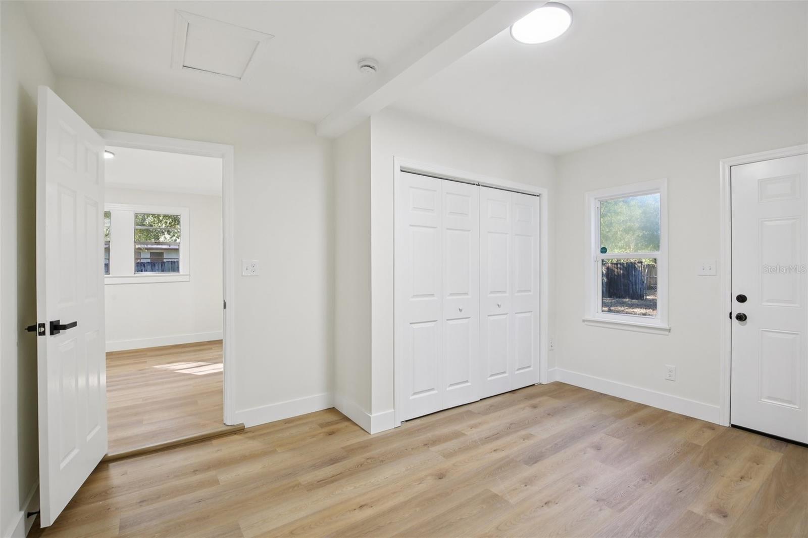 Listing photo id 12 for 5808 17th Street