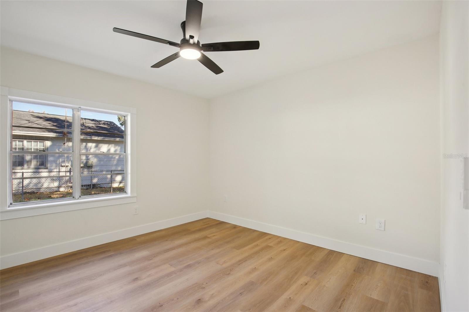 Listing photo id 16 for 5808 17th Street