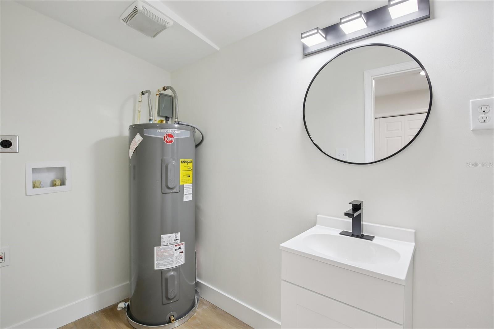 Listing photo id 19 for 5808 17th Street