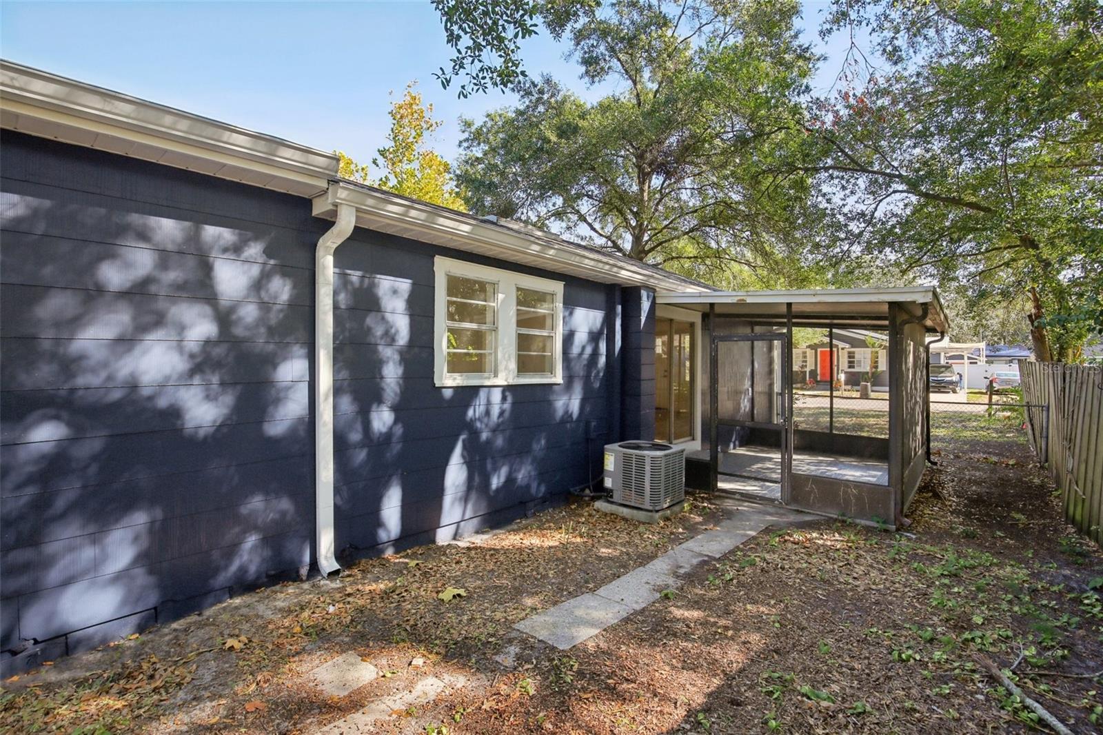 Listing photo id 29 for 5808 17th Street