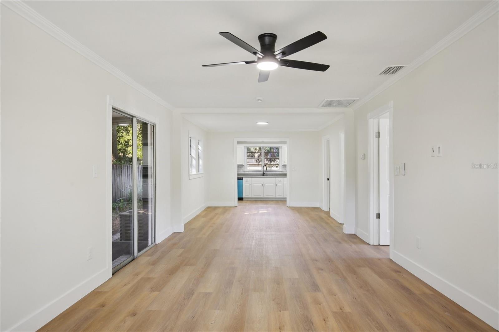 Listing photo id 2 for 5808 17th Street