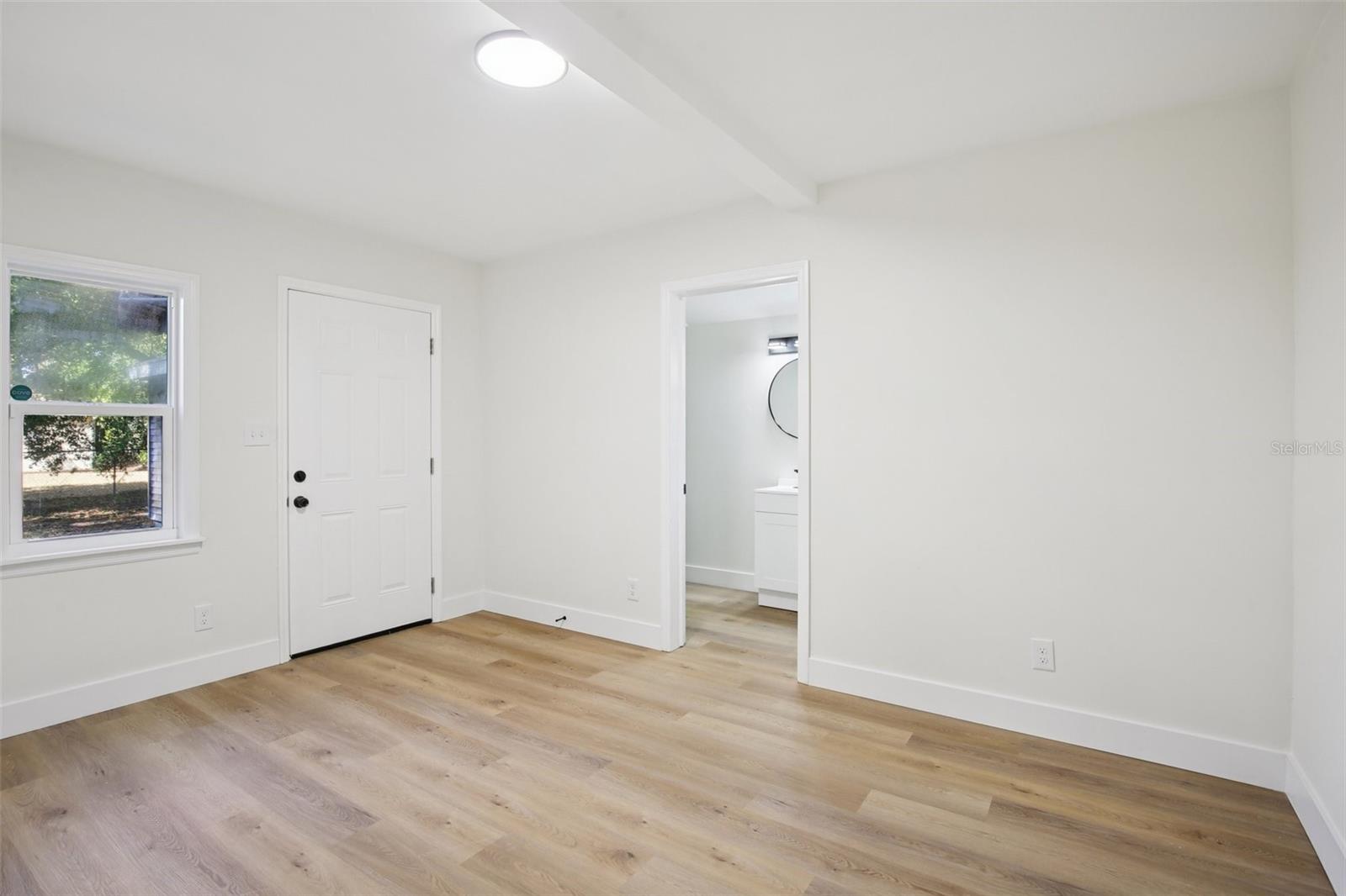 Listing photo id 3 for 5808 17th Street