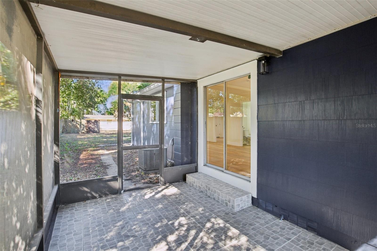 Listing photo id 4 for 5808 17th Street