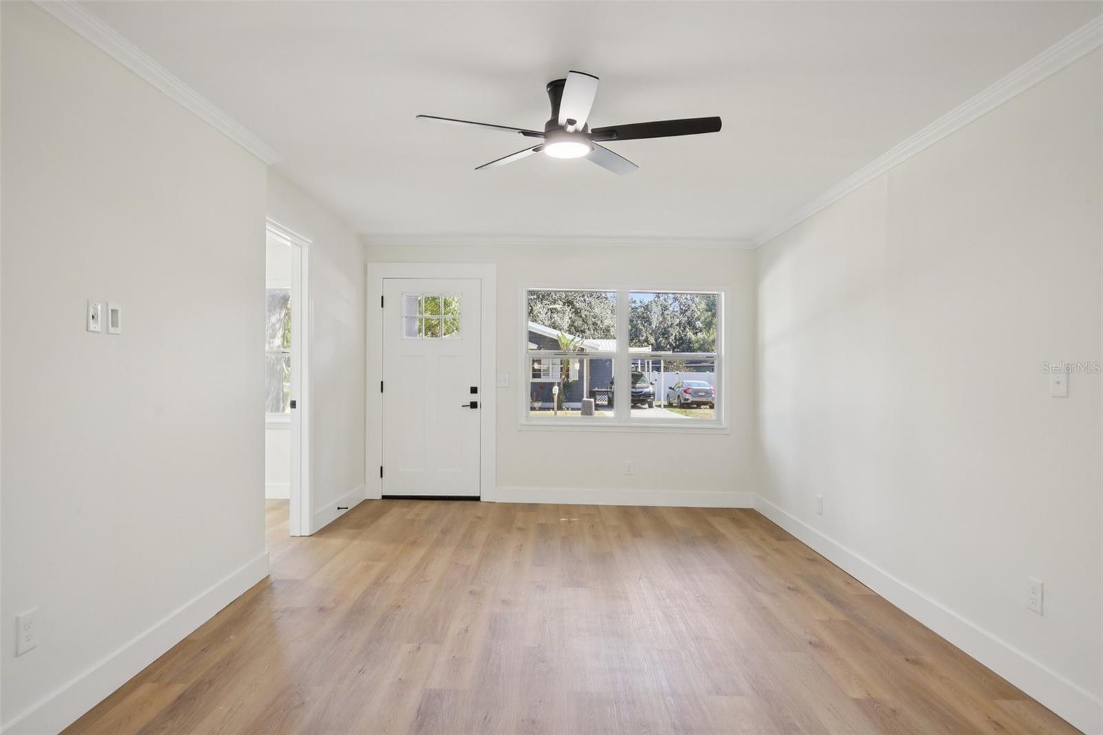 Listing photo id 6 for 5808 17th Street