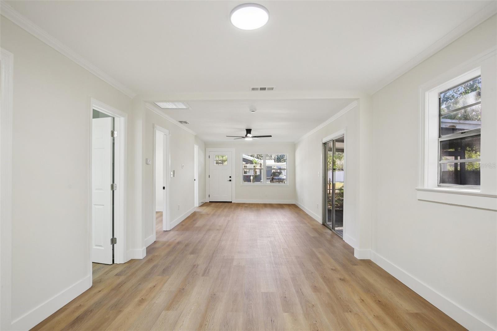 Listing photo id 7 for 5808 17th Street