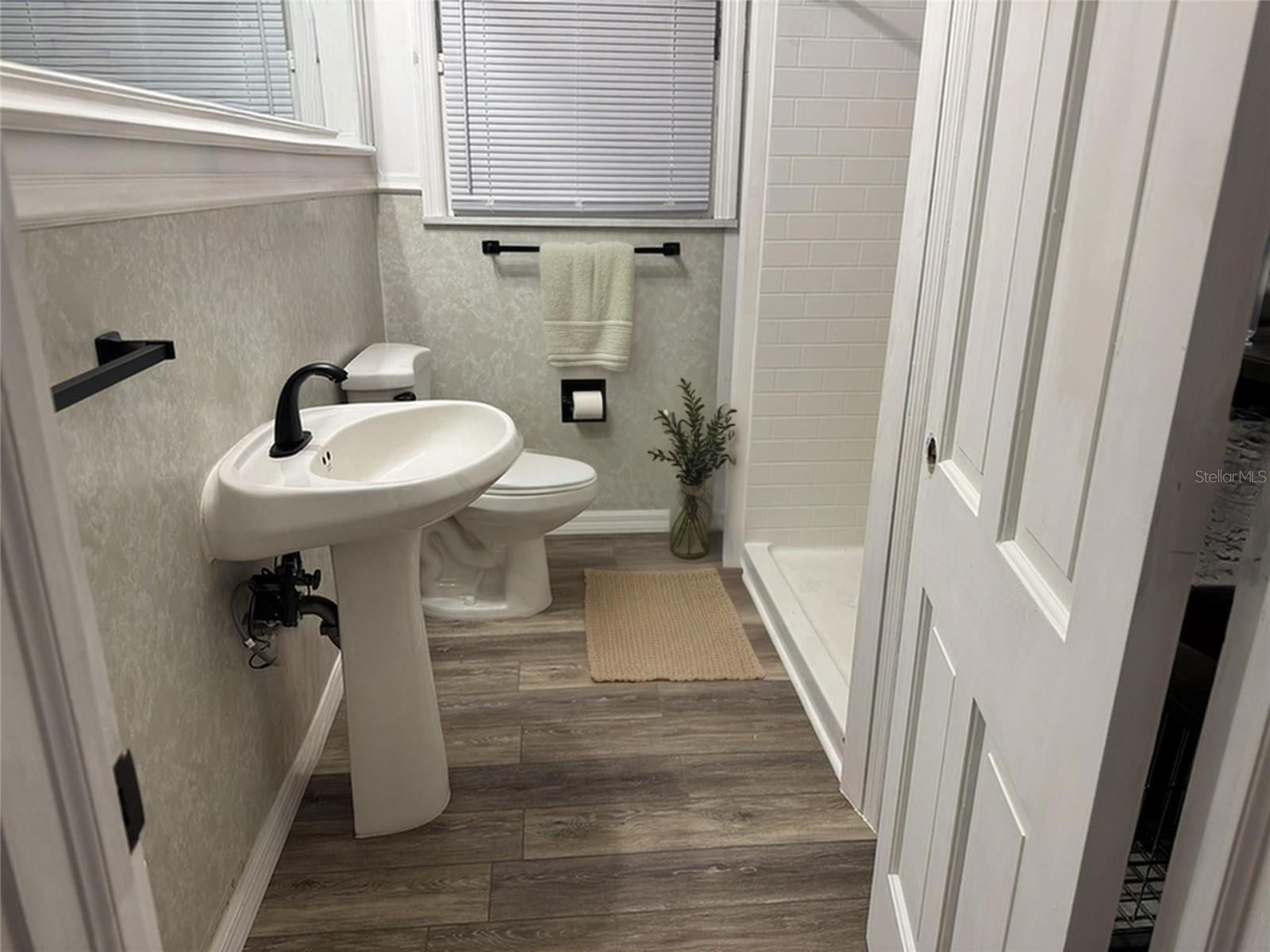 Image 6 of 17 For 108 Lake Sears Drive