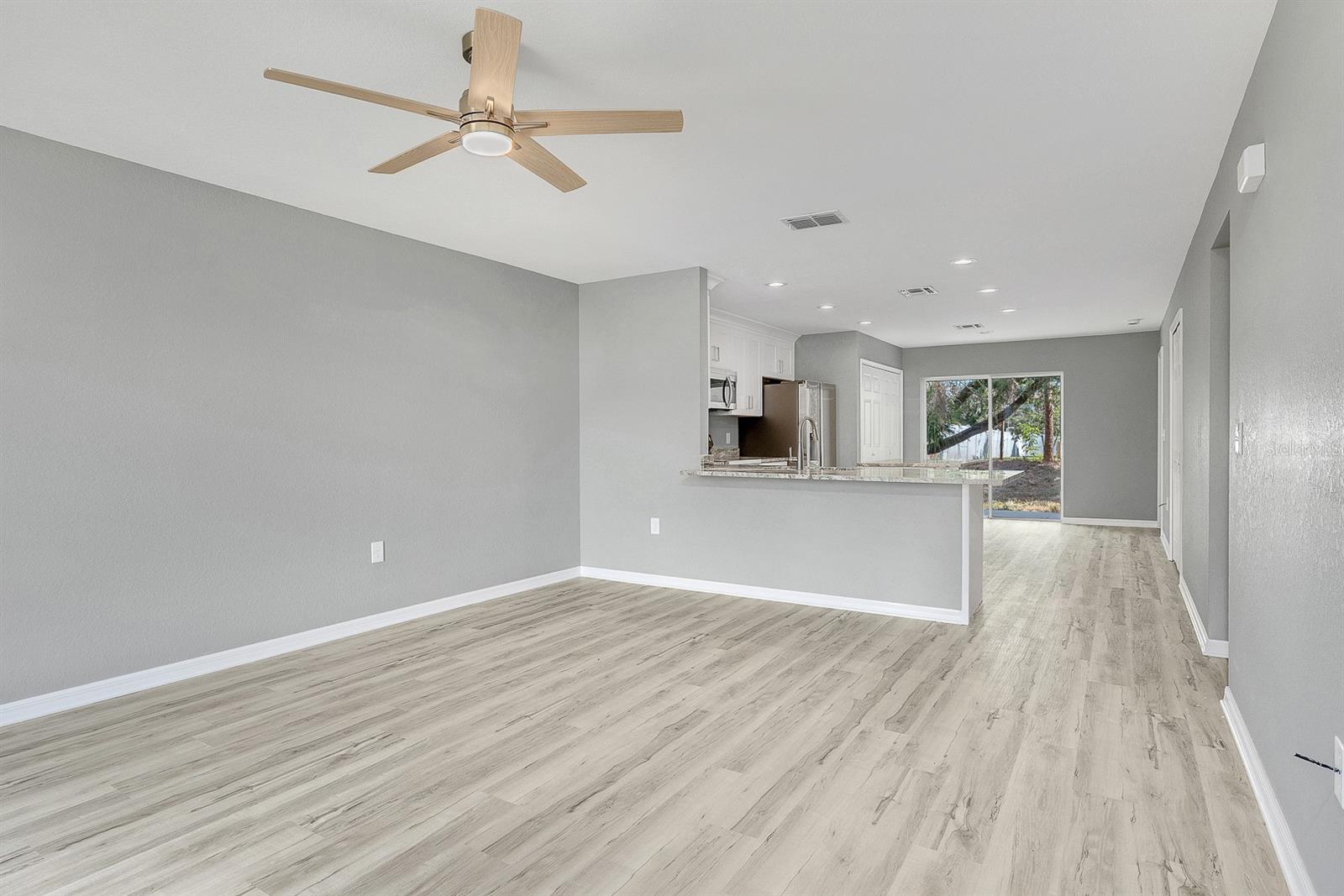 Image 6 of 31 For 390 3rd Avenue Sw