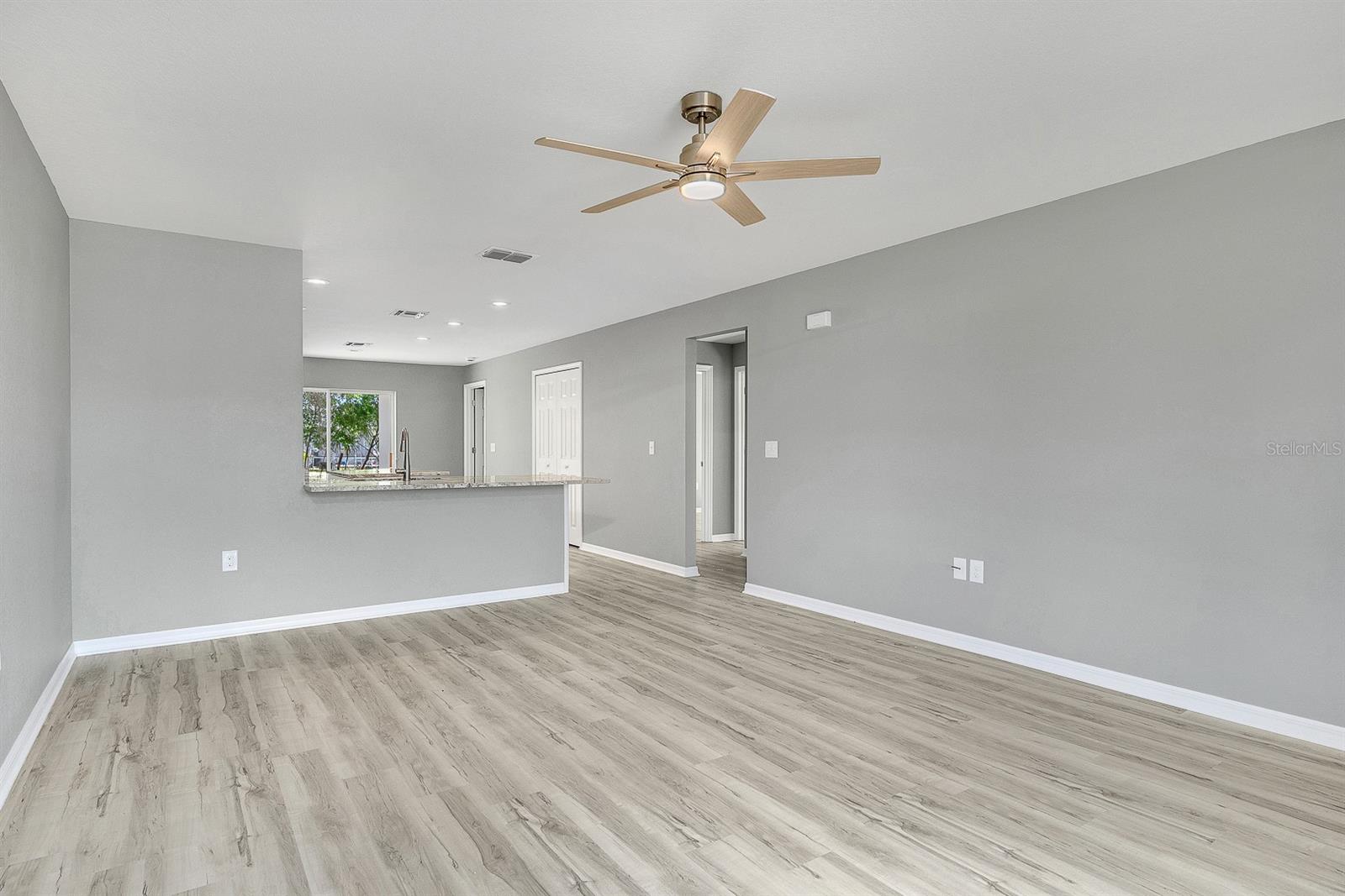 Image 9 of 31 For 390 3rd Avenue Sw