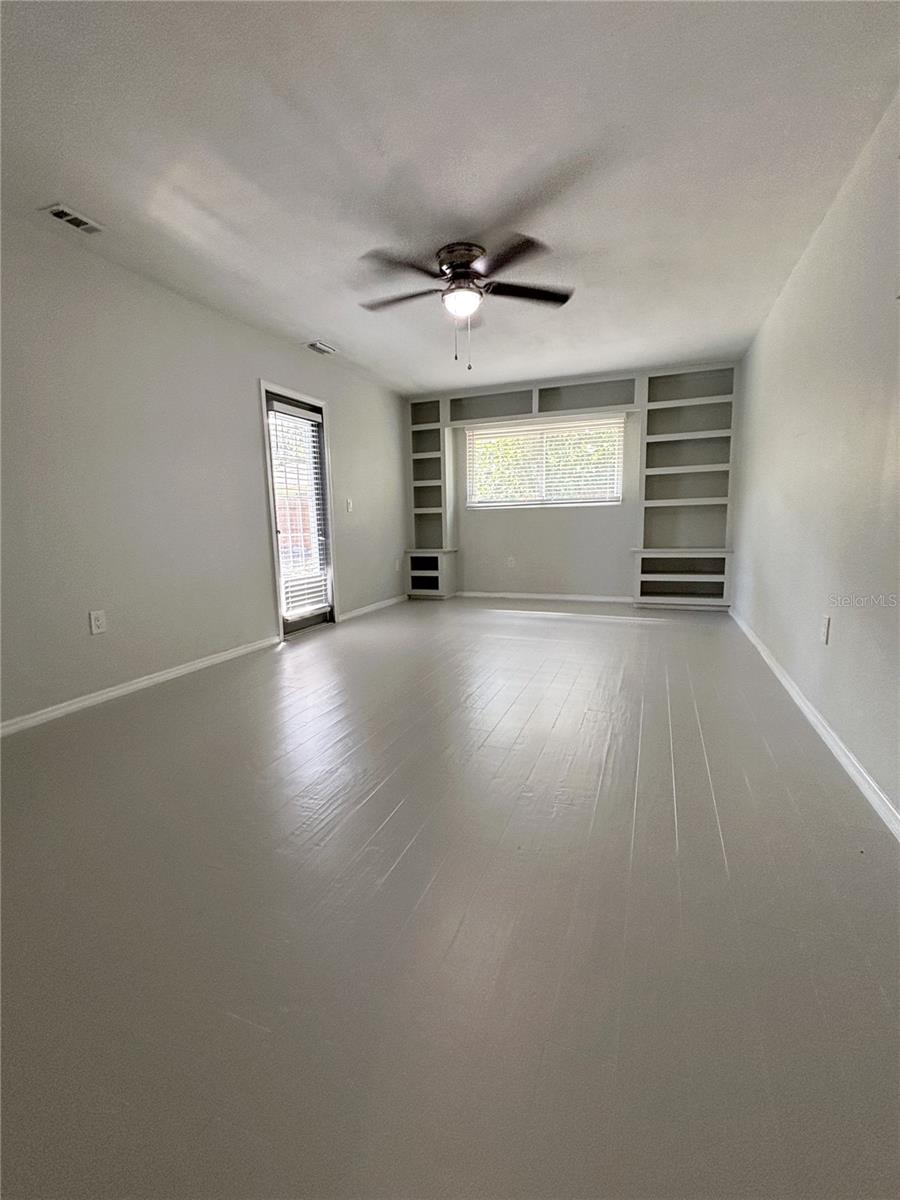 Image 16 of 38 For 909 Hart Street