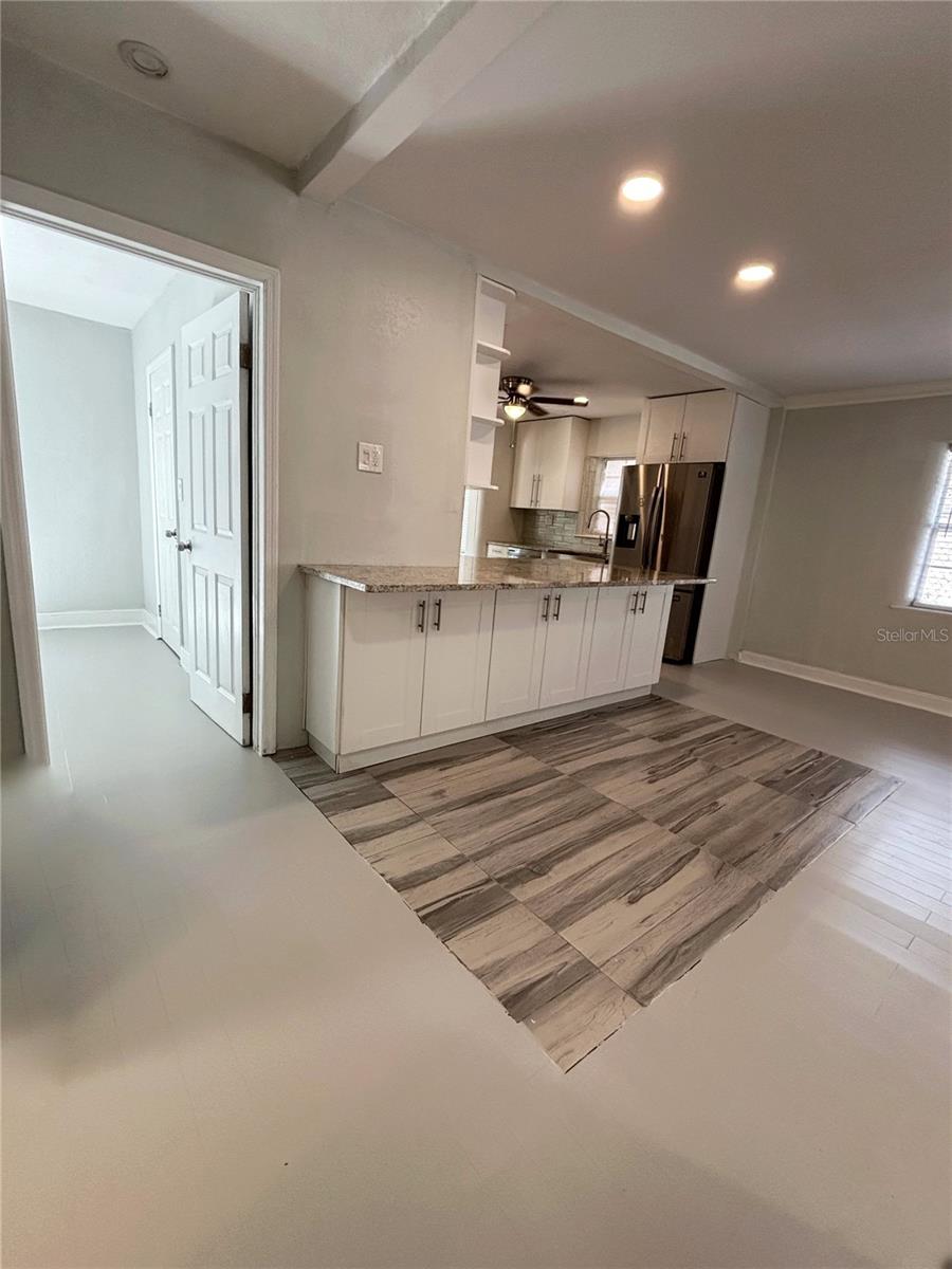 Image 17 of 38 For 909 Hart Street