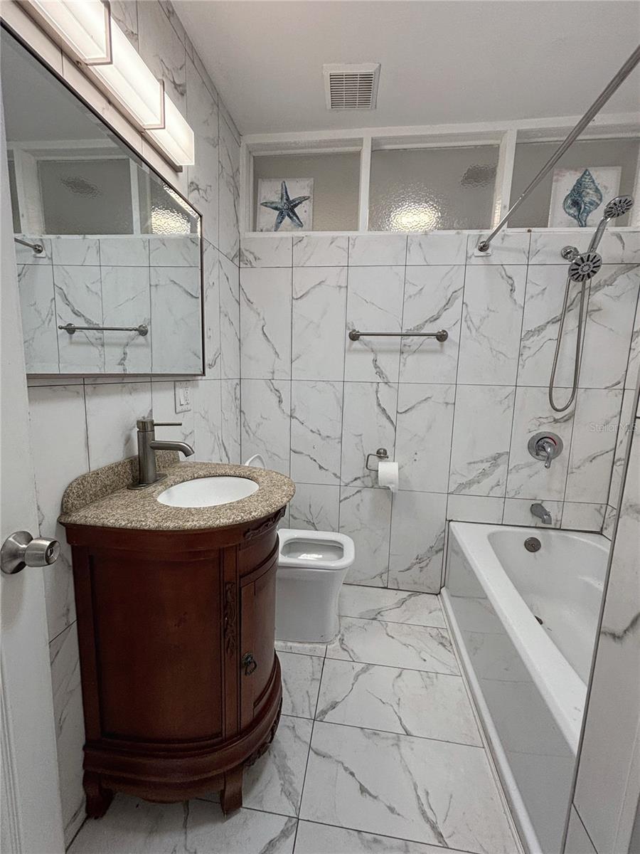 Image 21 of 38 For 909 Hart Street