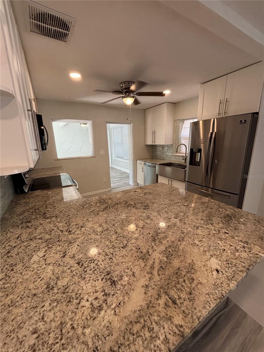 Image 32 of 38 For 909 Hart Street