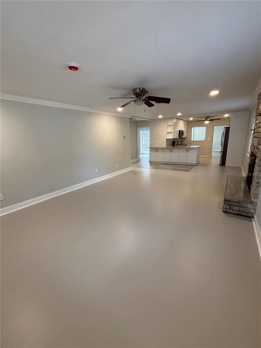 Image 37 of 38 For 909 Hart Street