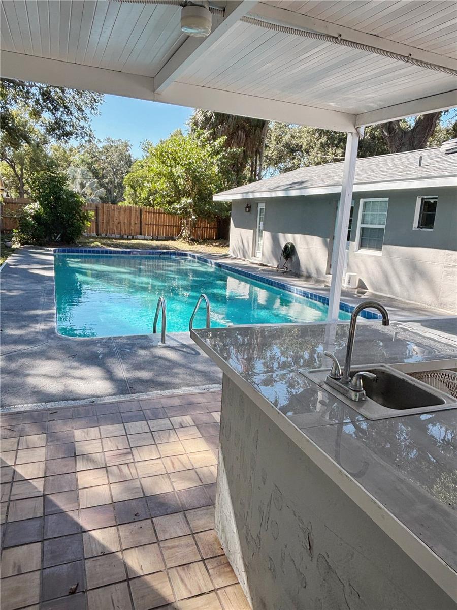 Image 6 of 38 For 909 Hart Street