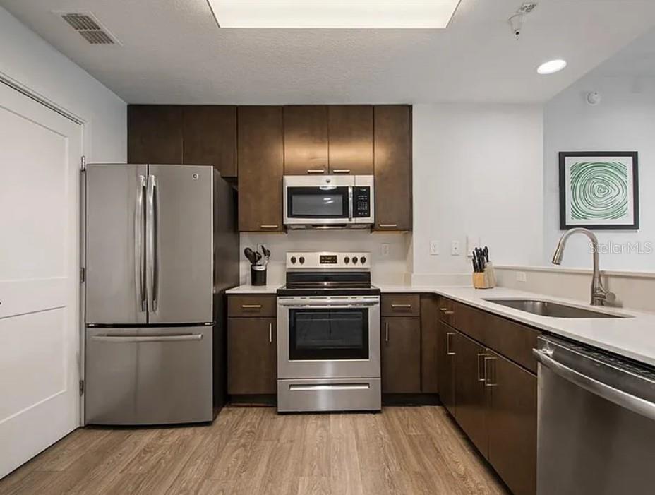 Image 11 of 38 For 14501 Grove Resort Avenue 1535