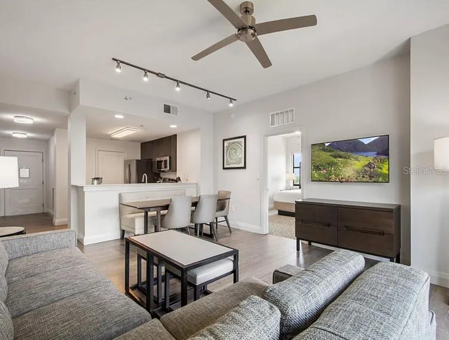 Image 5 of 38 For 14501 Grove Resort Avenue 1535