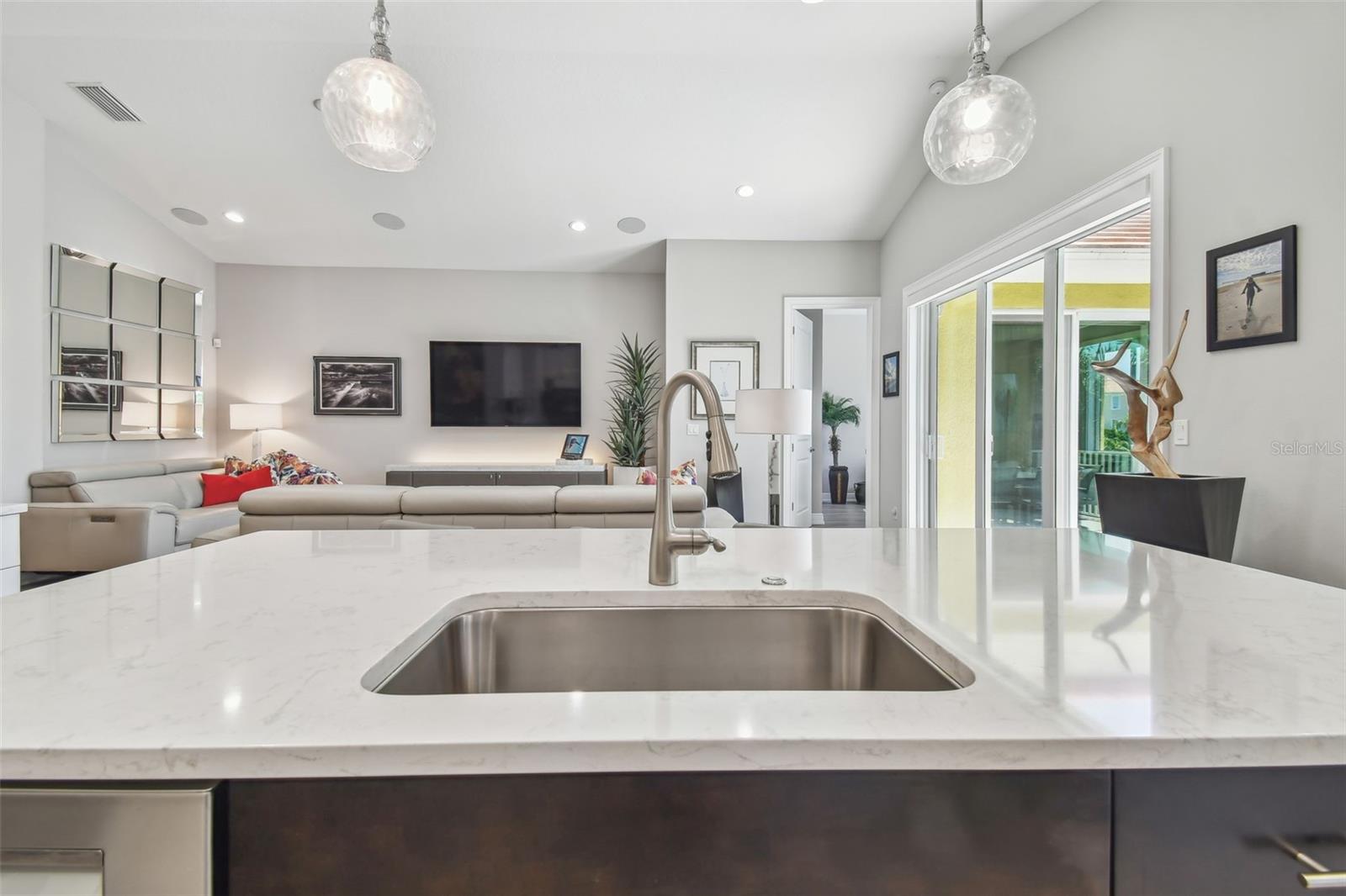 Image 12 of 50 For 17 Franklin Court S C