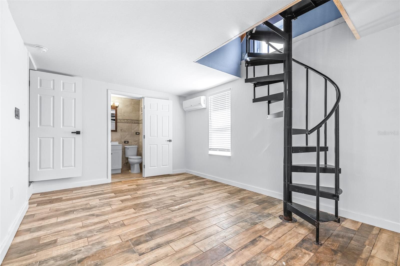 Image 17 of 44 For 3625 Omar Avenue