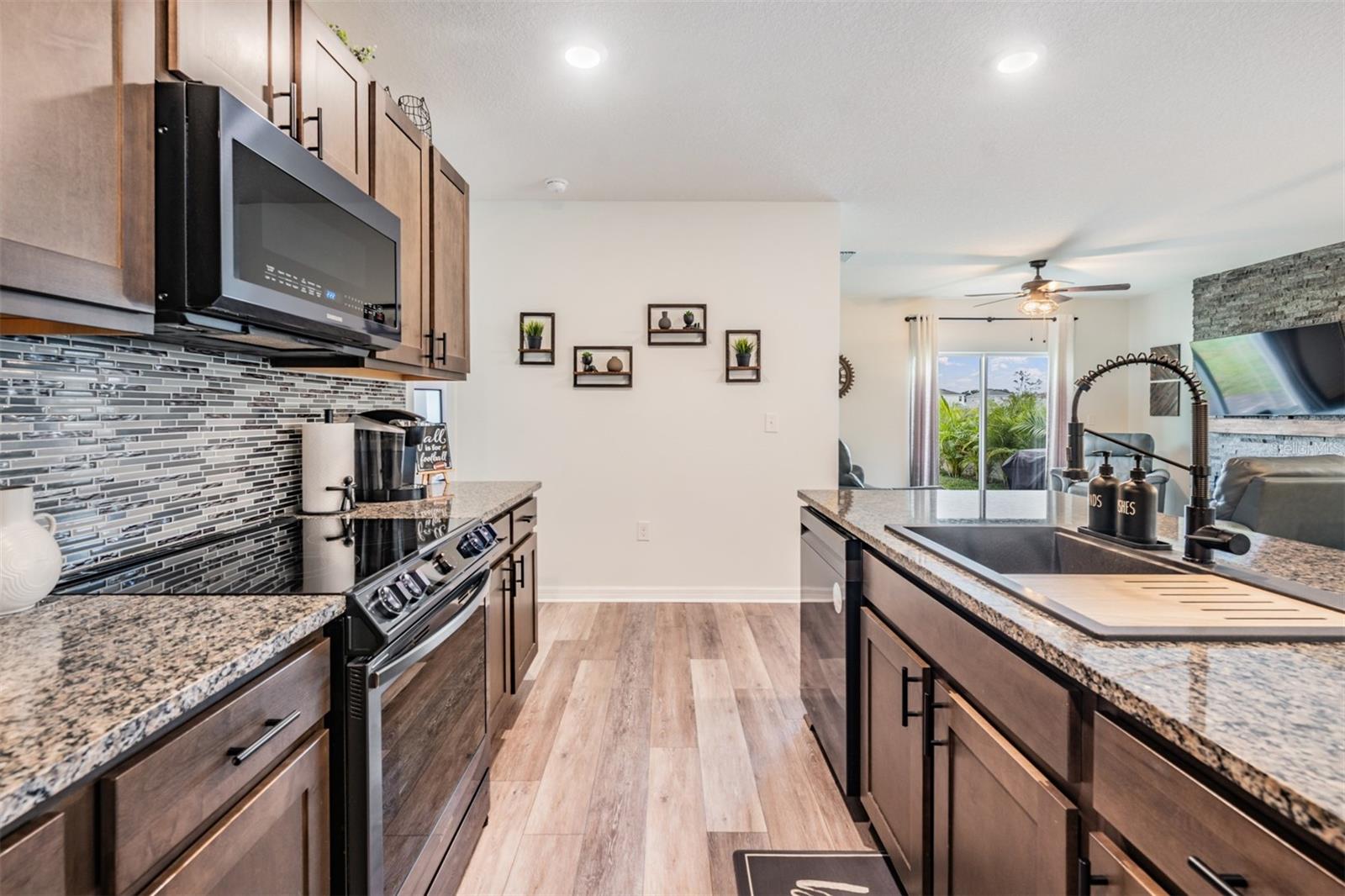 Image 13 of 52 For 11006 Penny Gale Loop