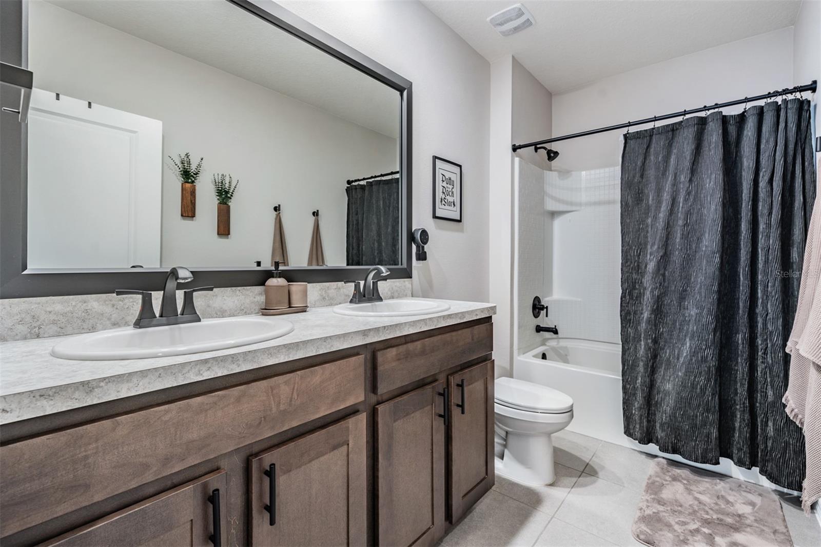 Image 28 of 52 For 11006 Penny Gale Loop