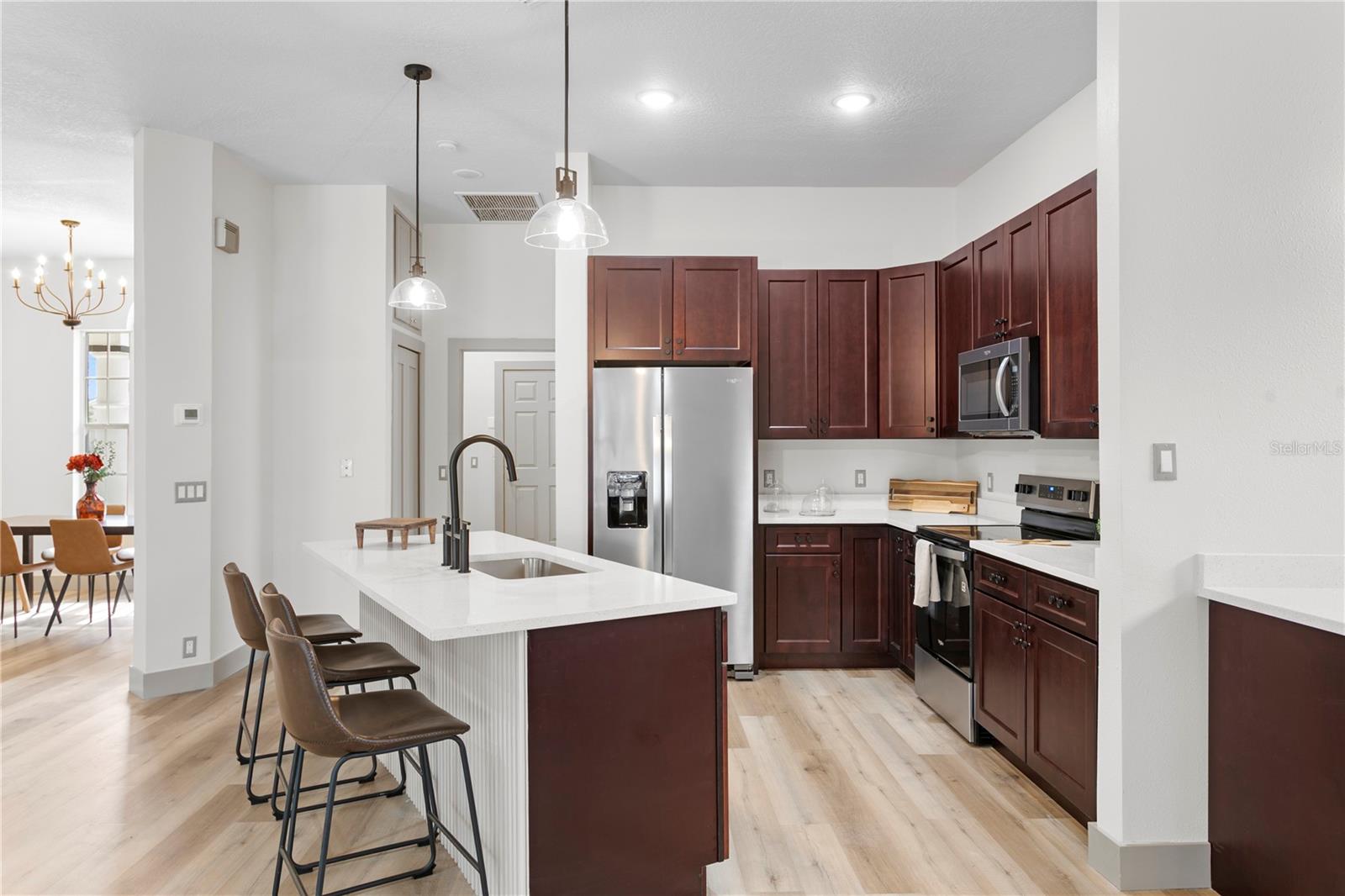 Image 17 of 51 For 1145 Riveredge Drive