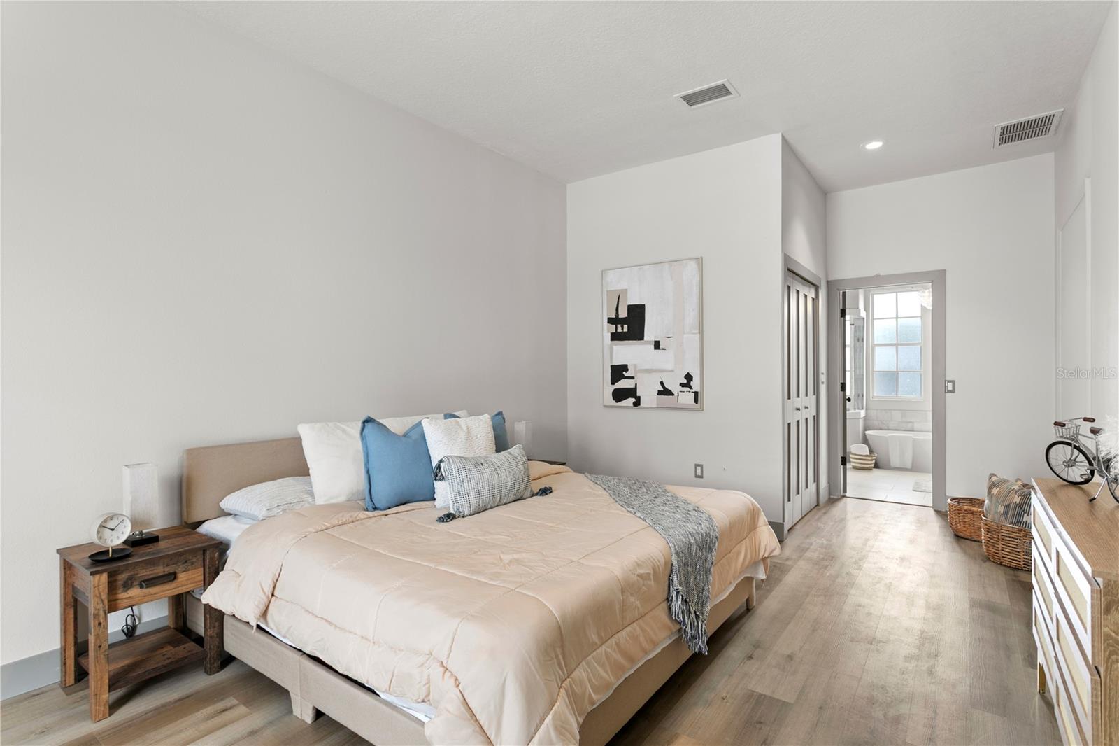 Image 26 of 51 For 1145 Riveredge Drive