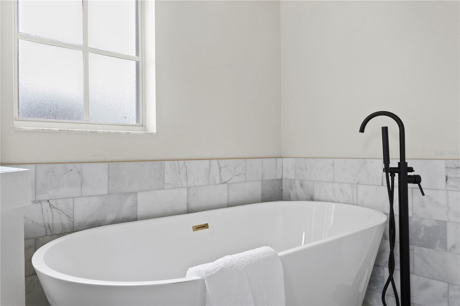 Image 33 of 51 For 1145 Riveredge Drive