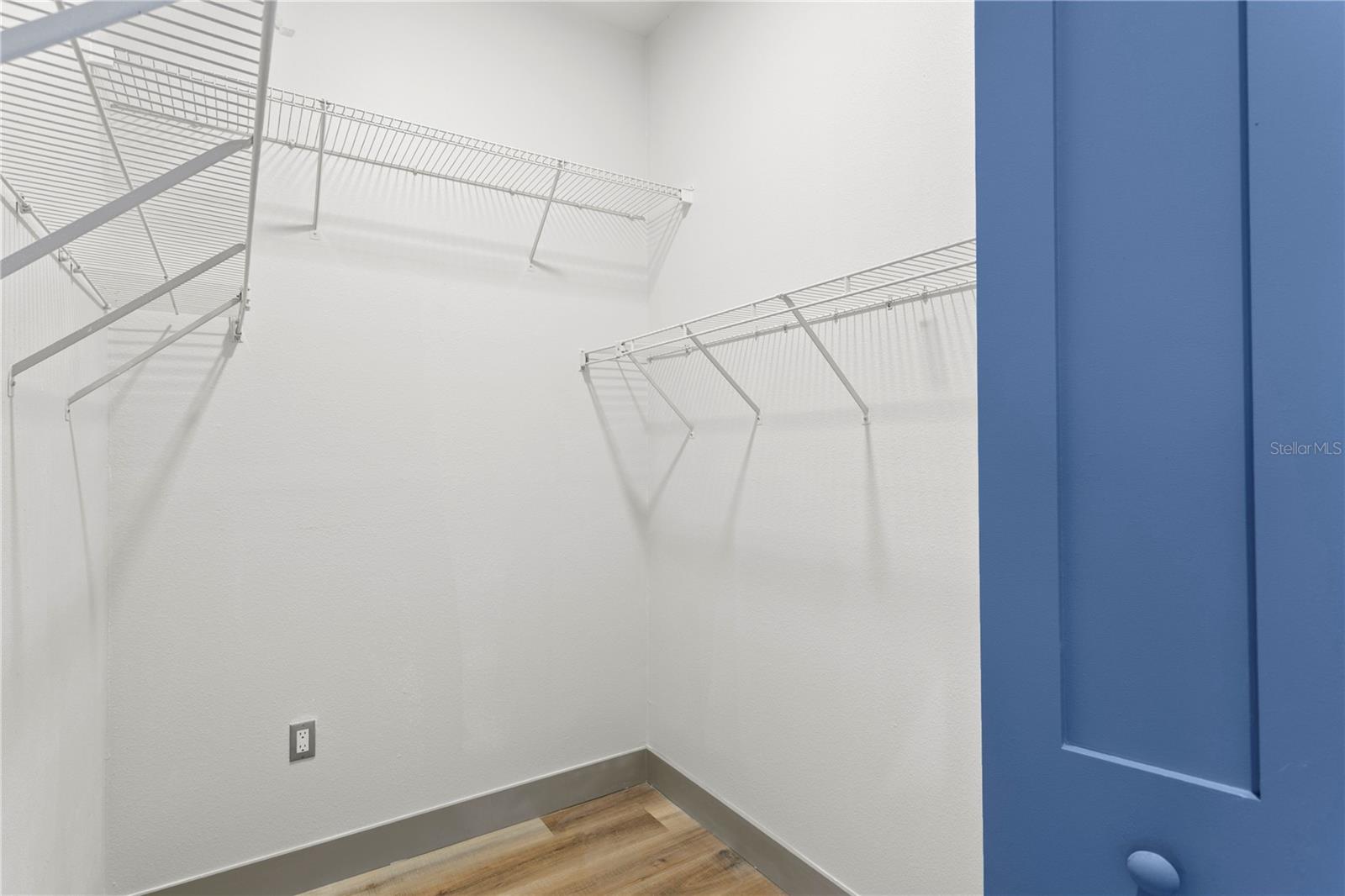 Image 34 of 51 For 1145 Riveredge Drive