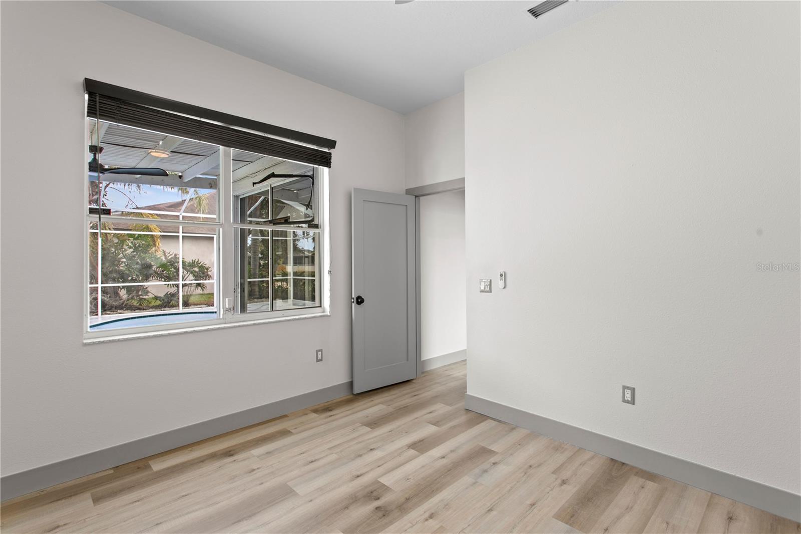 Image 36 of 51 For 1145 Riveredge Drive