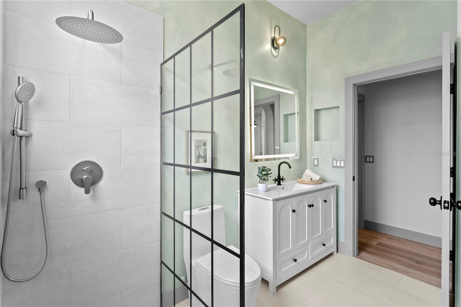 Image 38 of 51 For 1145 Riveredge Drive