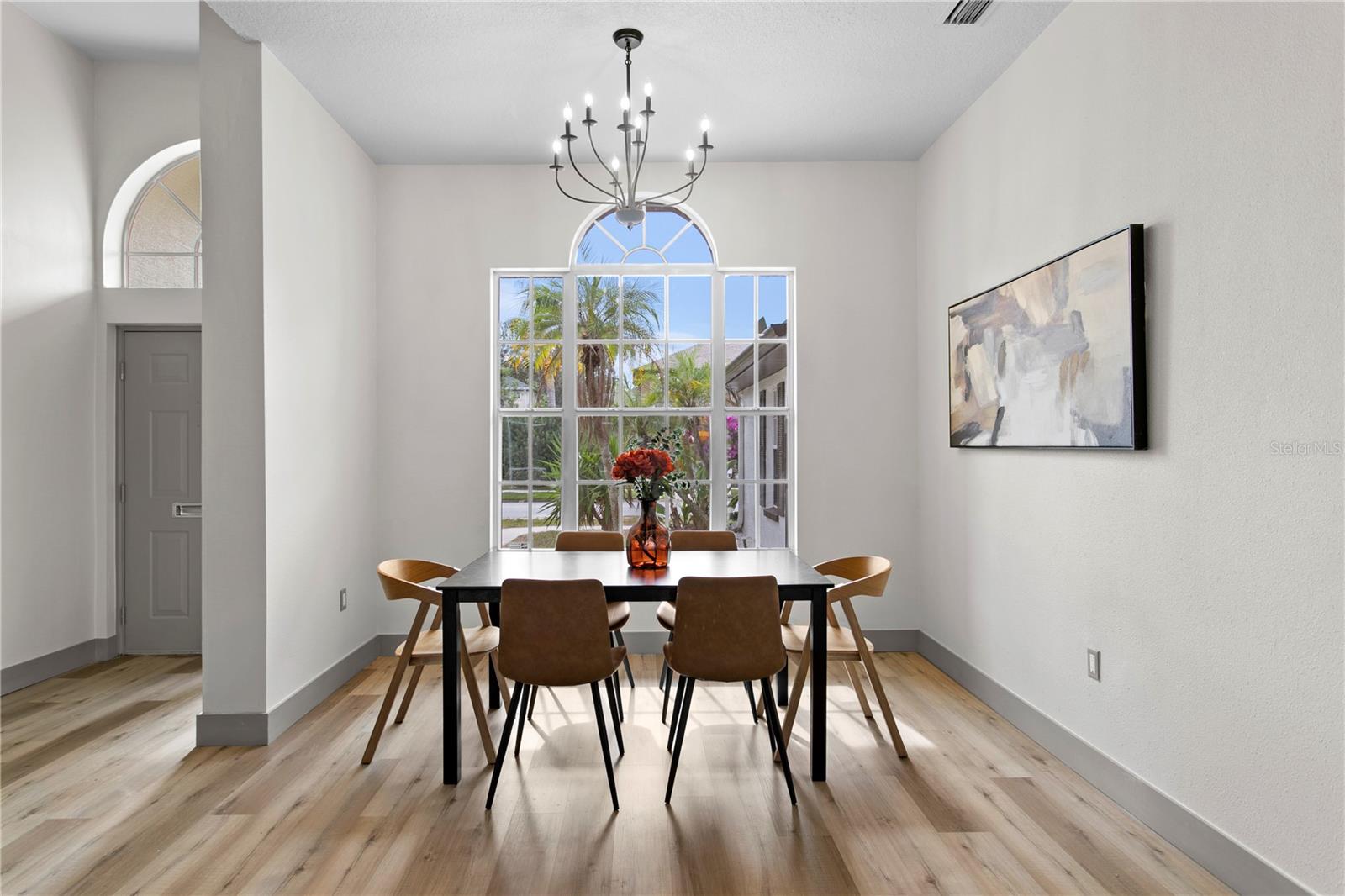 Image 8 of 51 For 1145 Riveredge Drive