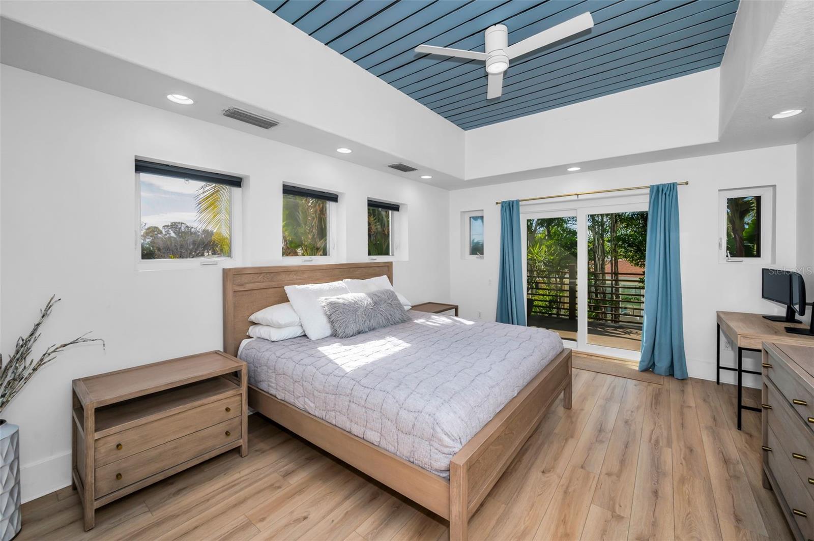 Image 21 of 52 For 10206 4th Street E