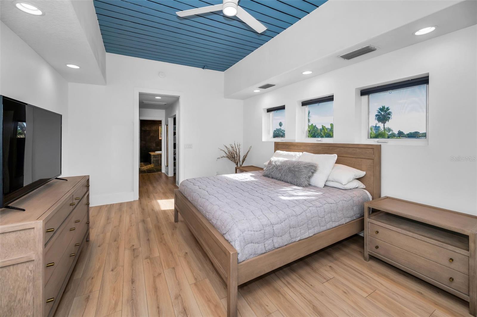 Image 22 of 52 For 10206 4th Street E