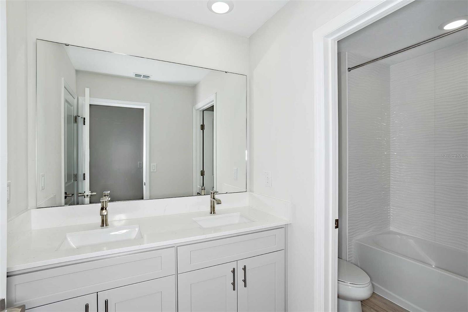 Image 21 of 22 For 9902 Surrey Rose Drive