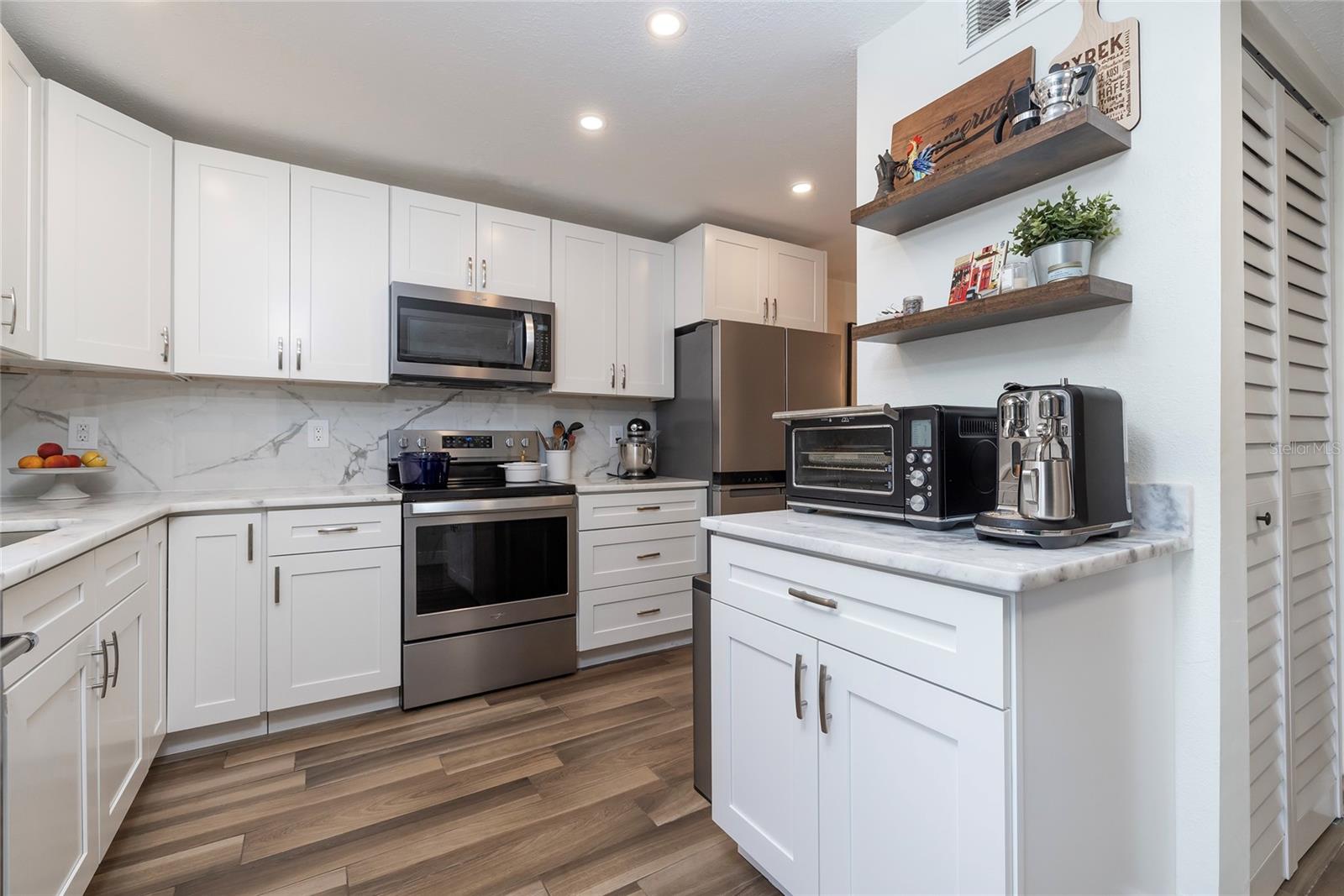 Image 5 of 32 For 1753 Belleair Forest Drive D3