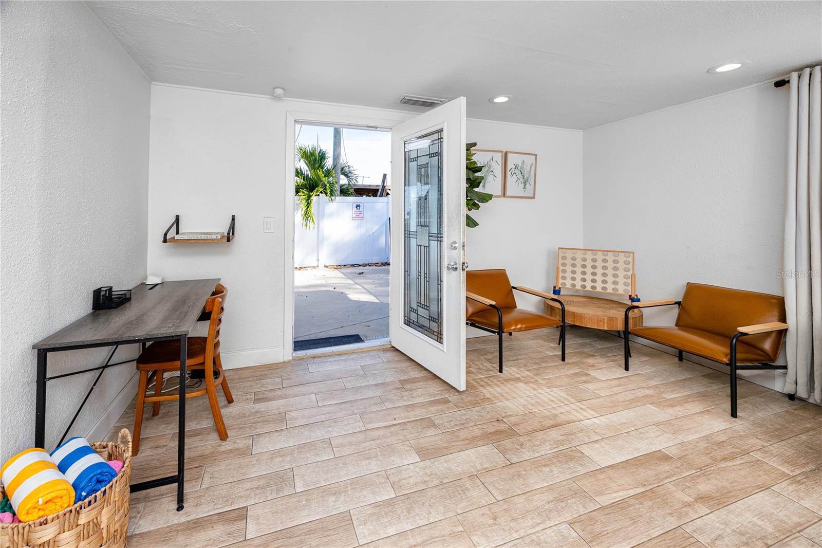 Listing photo id 11 for 10996 106th Avenue