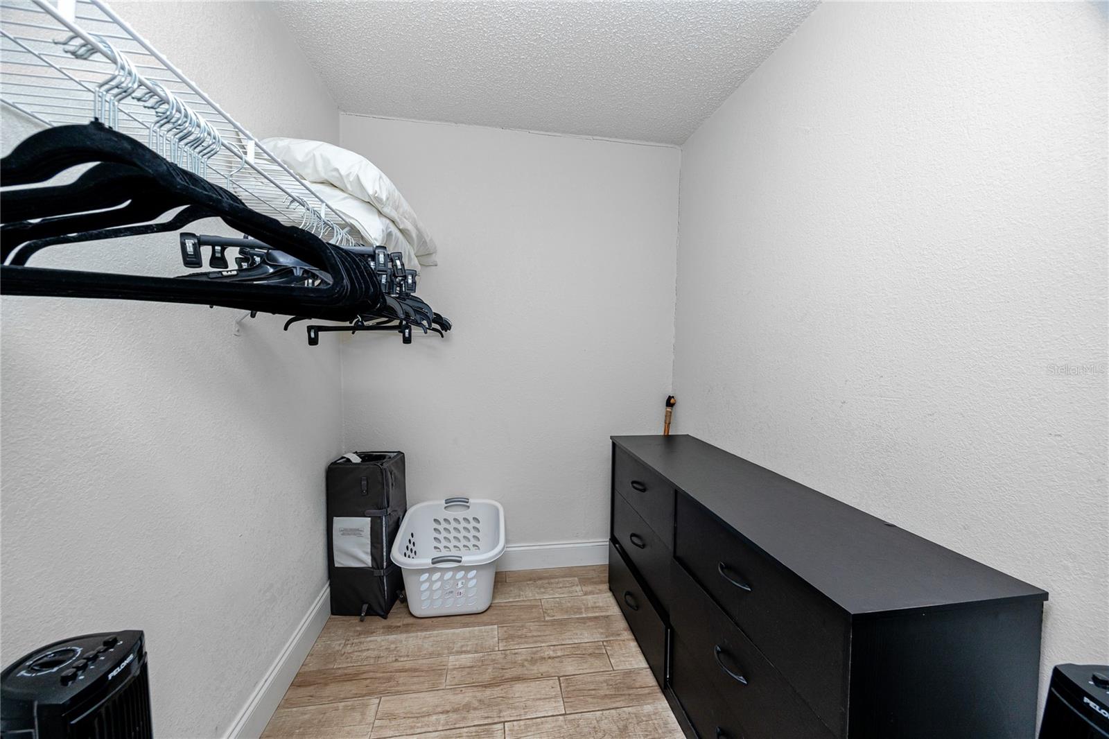 Listing photo id 18 for 10996 106th Avenue