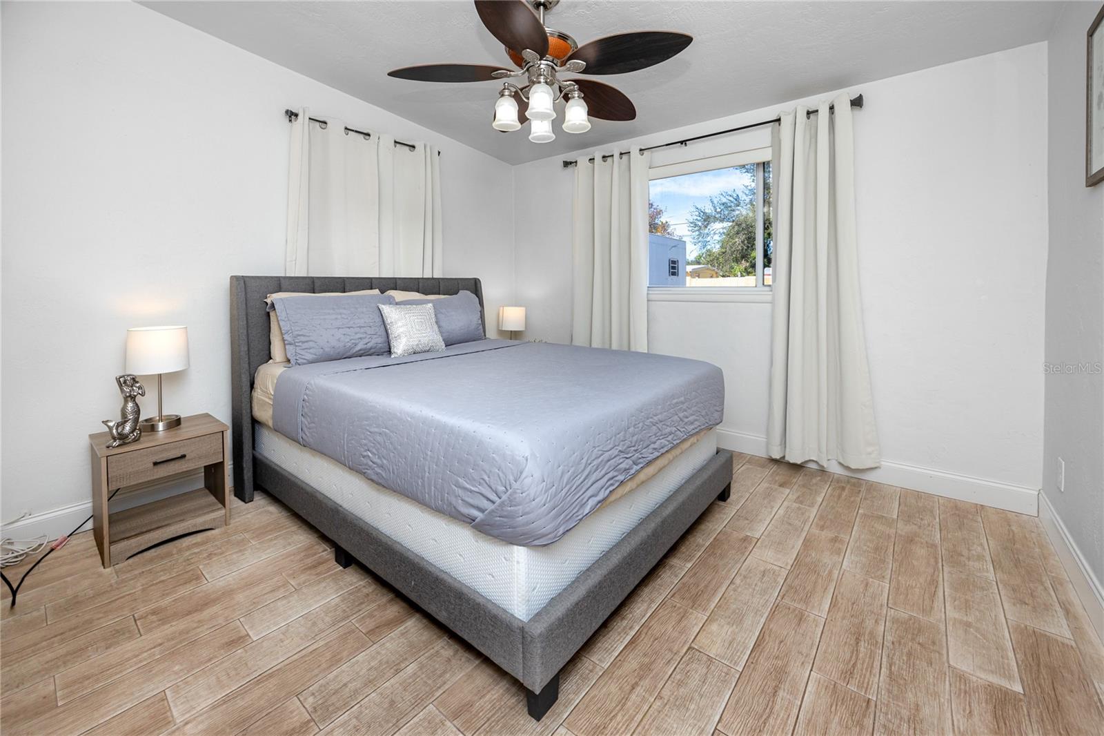 Listing photo id 19 for 10996 106th Avenue