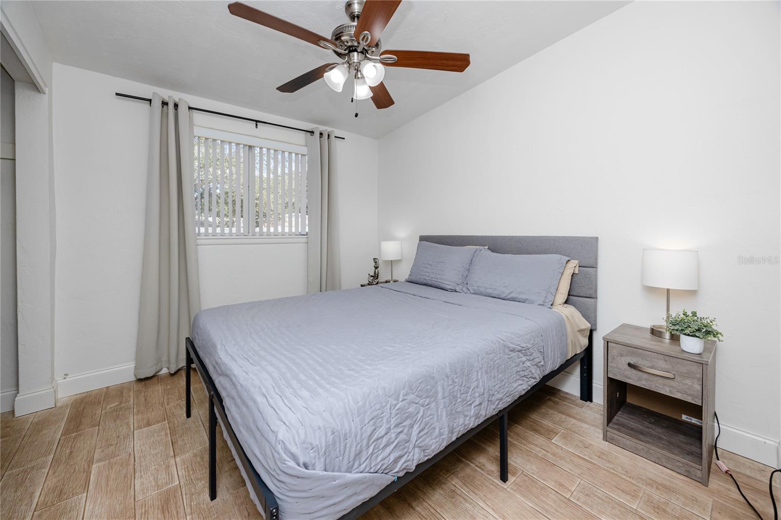 Listing photo id 21 for 10996 106th Avenue