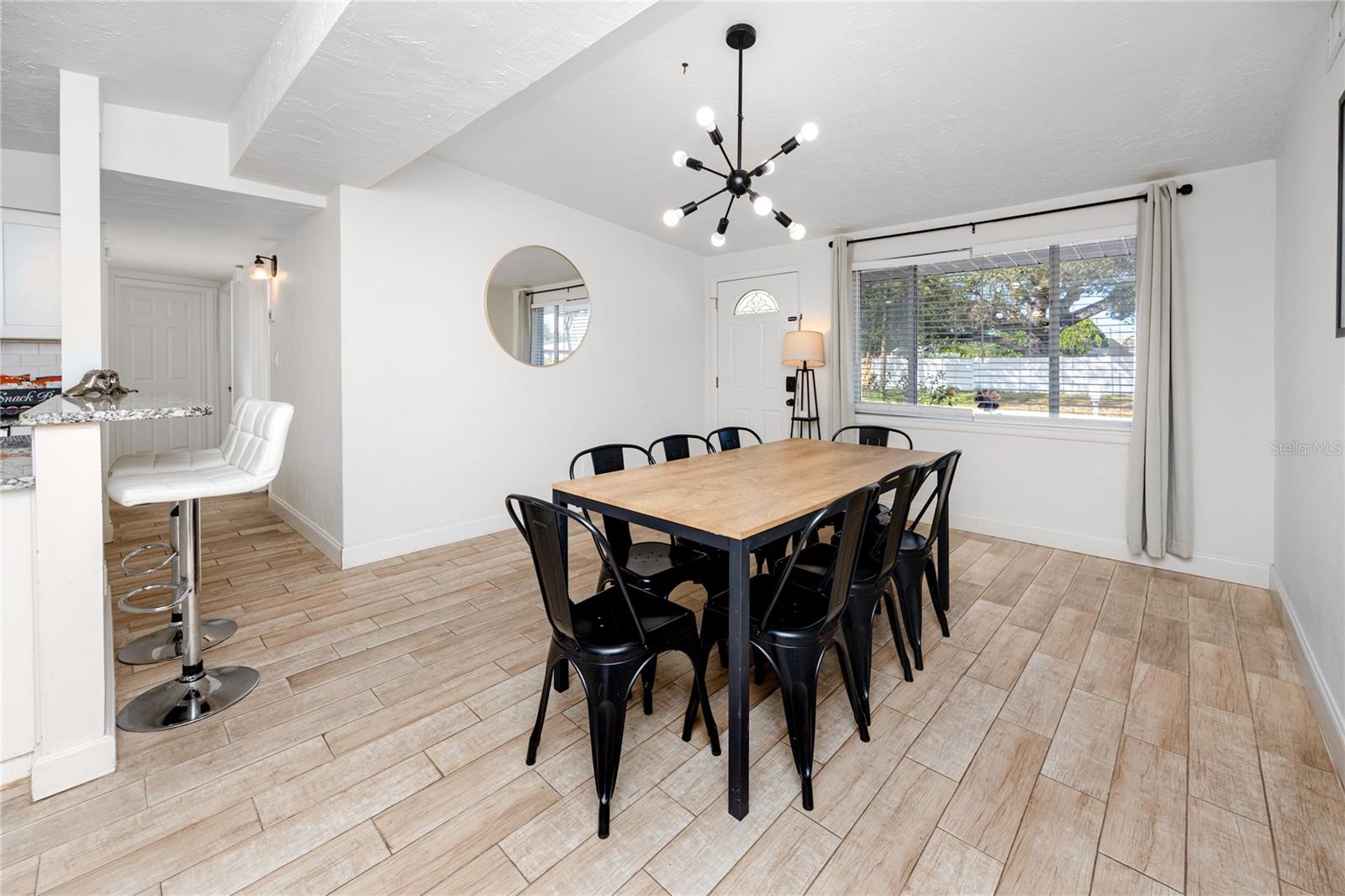 Listing photo id 1 for 10996 106th Avenue