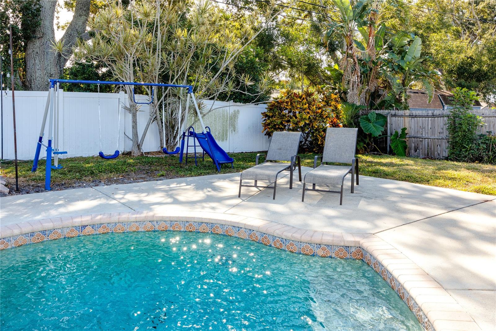 Listing photo id 28 for 10996 106th Avenue